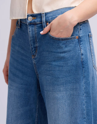 Malia Relaxed Barrel Jeans